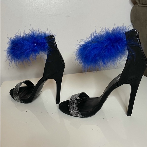 Shoes/Heels - Picture 3 of 7